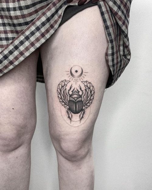 Ruben Leopardi beetle;blackw;dots;moon;thigh