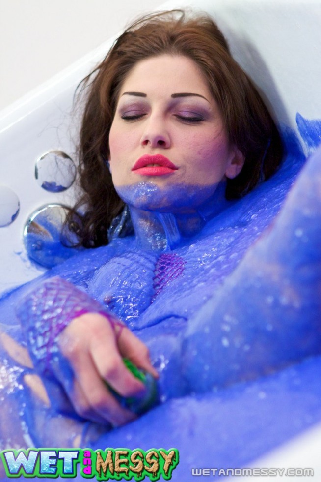 wampicsandgifs:  wetandmessy.com 