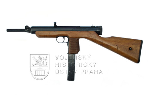 Samopal ČZ 148The prototypes marked ČZ 148 and ČZ 447 from the Czech Armoury in Strakonice brought a