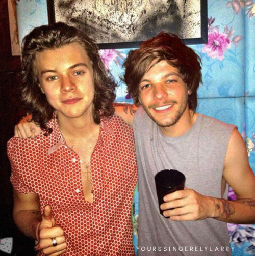 yourssincerelylarry-deactivated: Harry and Louis spotted clubbing together last night at the Liberti