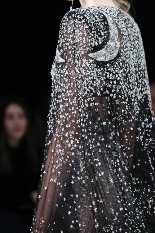 skaodi:Details from Alexander McQueen Fall 2016. London Fashion Week.