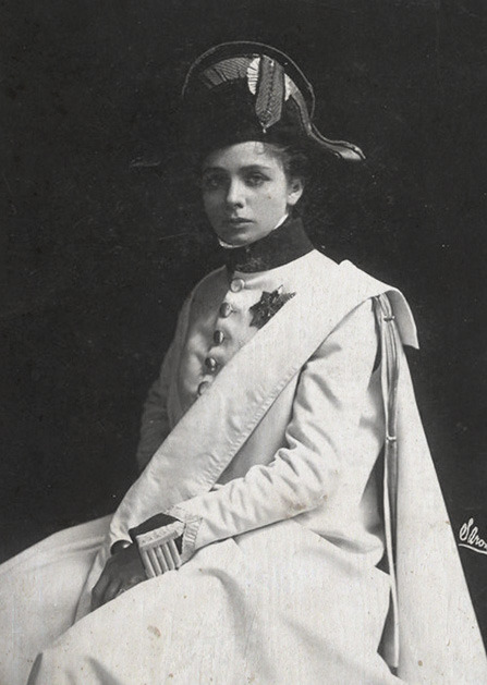 inmaledress:   Maude Adams as Duke of Reichstadt in L’Aiglon, c.1900.  (via NYPL Digital Library & Bookmice)   