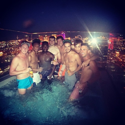 onedhqcentral-blog:thomasadams: 24 epic hours in #vegas celebrating my man @fakeliampayne - Good t