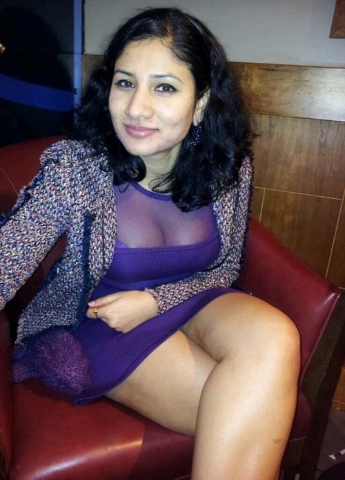 fuckmydesiwife:  desigirlsneked:  http://desigirlsneked.tumblr.com/   Classy Indian girl