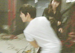 chandoo:  sunggyu’s way of unsuspiciously filming videos     