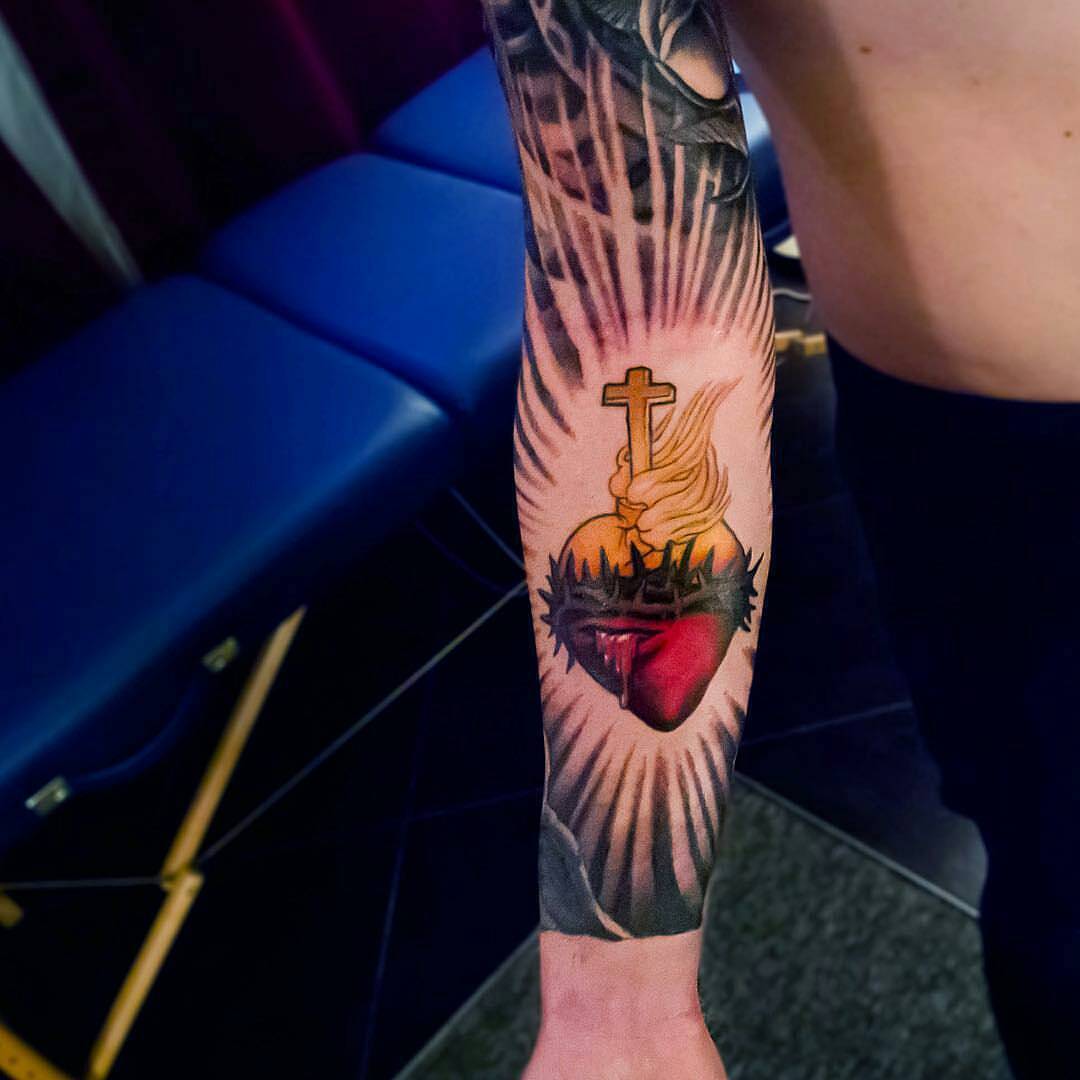 Tattoo Snob • Sacred Heart tattoo by @koreflatmo_plurabella at...