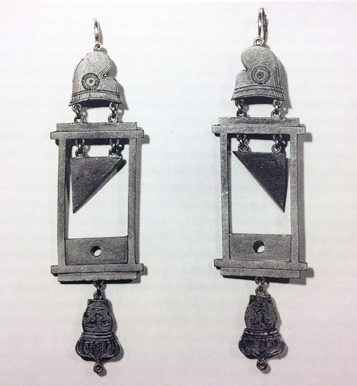 cultofweird:These macabre guillotine earrings c.1793 were all the rage during France’s bl