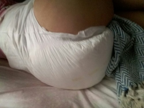 daddyandkrissy:  daddeeslilkitten:  “Peese daddy I don wanna nap cuz  I not tire daddy ” she’s say :)  Loove that hair!!❤ 