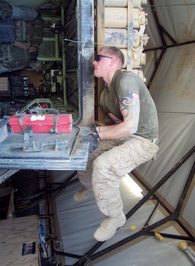 navymen:  ecoralguy:  hot mil guy, would love to do him  Yes me too.
