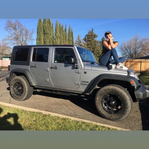 @britney.quinn  www.jeepbeef.com __________ #jeepbeef #jeepher #jeeplife #jeepgirl #jeep www