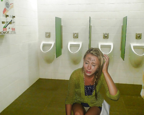 dirtykarissa:  Love this  “urinal” adult photos