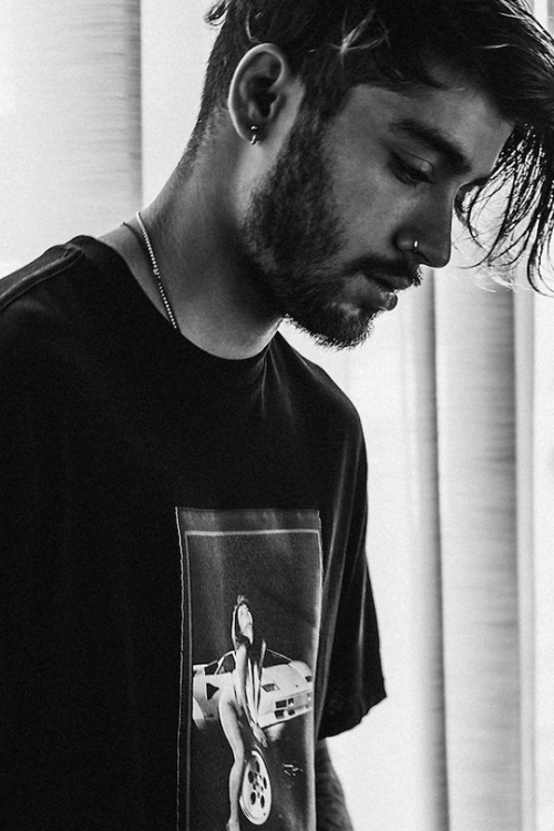 larryloves: Zayn is fucking beautiful