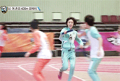 myeongsushi:  Hoya runs backwardly to the finish line after seeing the gap between
