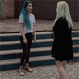tfarm77:  Halsey meeting fans.‘’She treats her fans like her family and I love