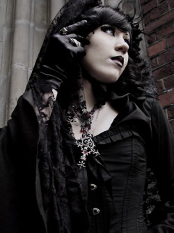 victorian-goth:  Victorian goth  http://victorian-goth.tumblr.com/