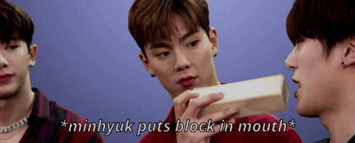 shownu stopping minhyuk from eating the block ❤️
