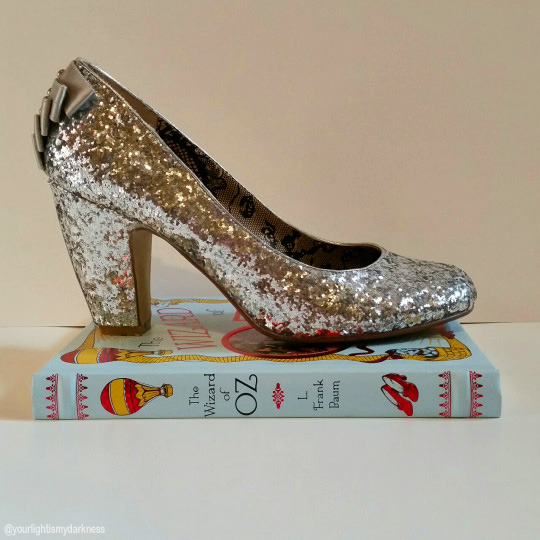 bookish-blog:  yourlightismydarkness:  “There, indeed, just under the corner of