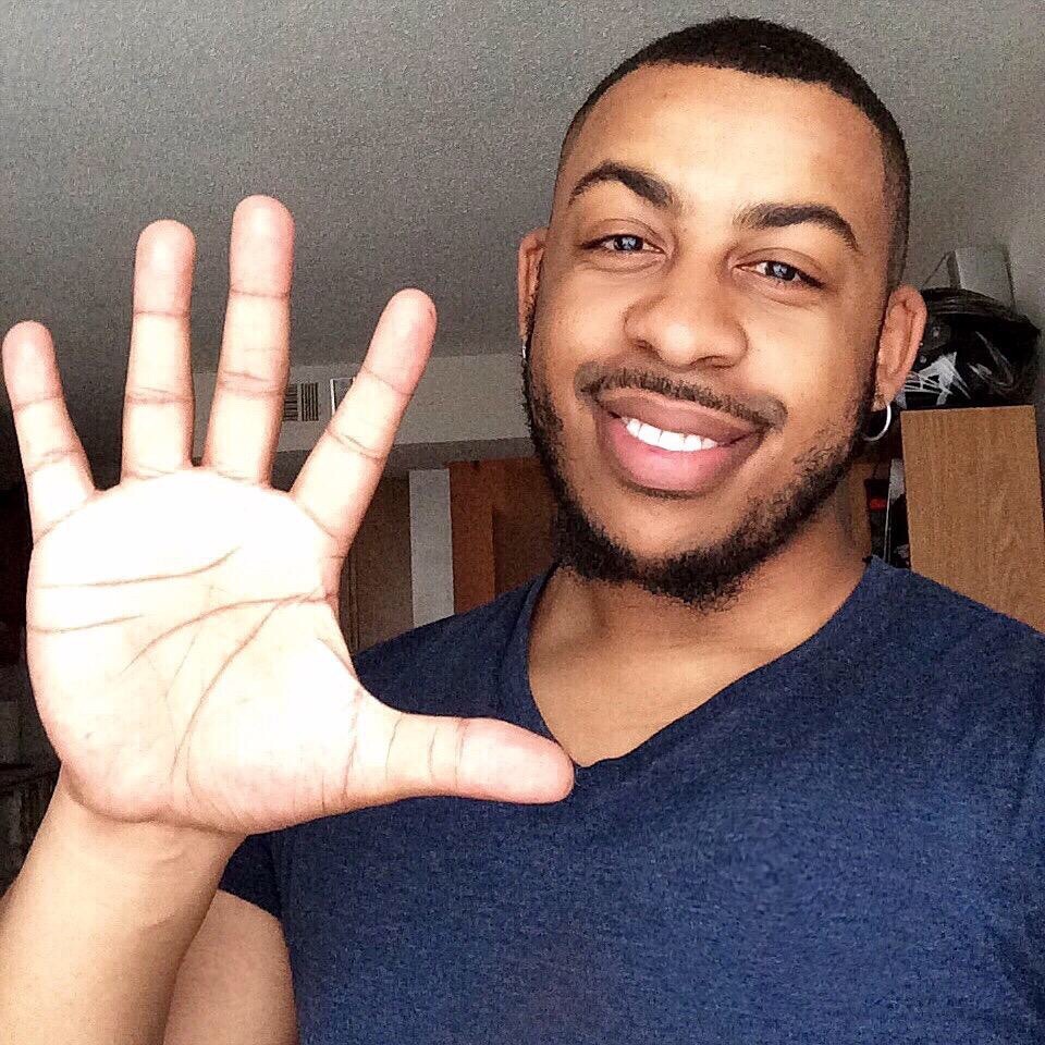 sevenonetree:  BIG HANDS 