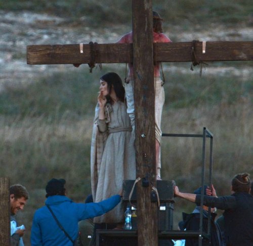 freerenata: sandyfarquhar: artfilmfan: Rooney Mara as Mary Magdalene smoking a cigarette beneath cr