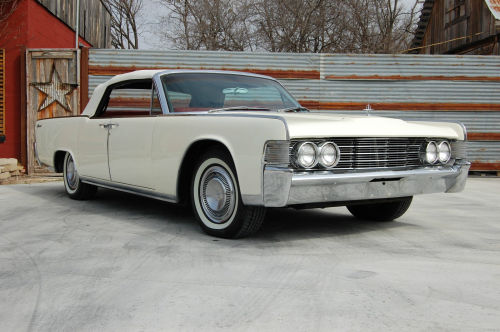 hotrodzandpinups: allamericanclassic: 1965 Lincoln Continental 4-Door Convertible Love it