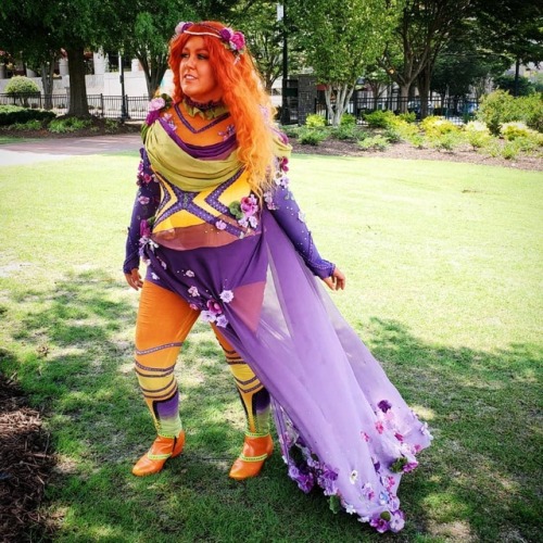 Finally got a quick full body shot of my Starfire at @momocon this past weekend. Starfire design by 