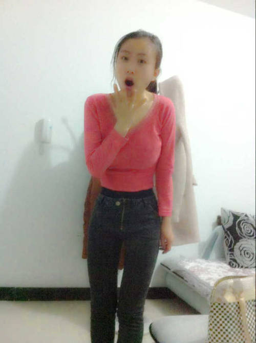 zhuyanhui: 兄弟投稿：F奶骚货，乌云莲花第一弹！来自内蒙古财经学院。15岁起就有计划的按摩乳房！终成豪奶骚逼！ 分享你的女友，老婆。让更多的人见识她的骚样！报复你讨厌的闺蜜，室友，身边人！让