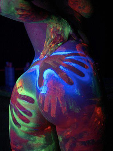 xqueenjuicyx:  Neon art ;)
