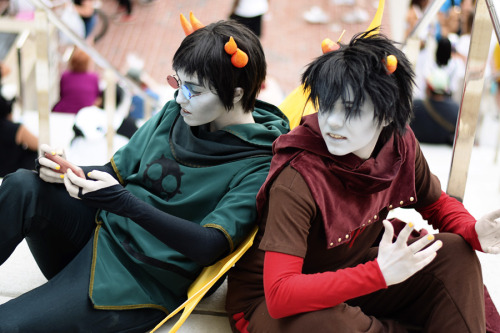 cowbuttcrunchies:   Homestuck God TiersOtakon 2014  ♋ Karkat Vantas | Hhhhammy♊ Sollux Captor |