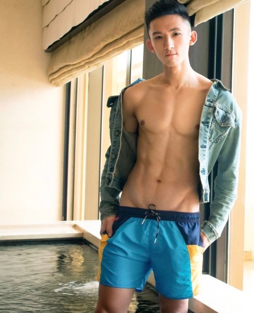 captain-alovea: kylechung:  wumas123:  super-swimmen:  kasa-i: 國泰空少Max 好撚正  無敵天菜  Haaaa