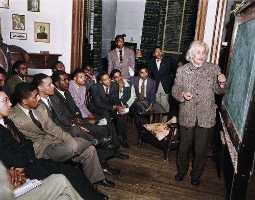 gaspack:Albert Einstein teaching at Lincoln, the United State’s first Historical Black University, 1