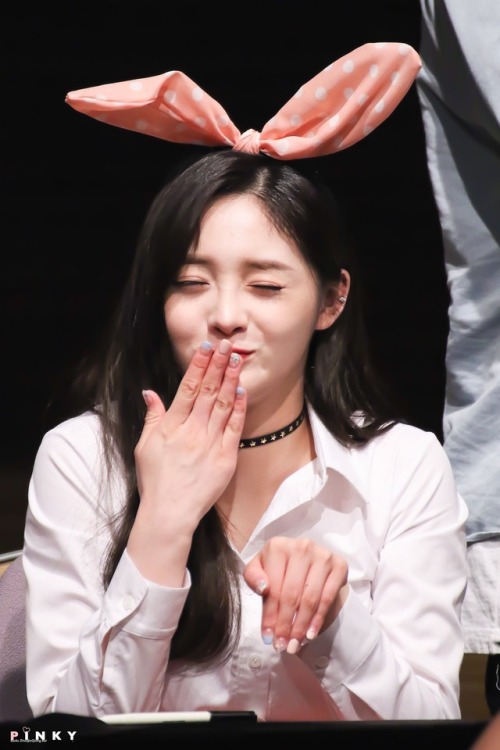 fyjieqiong:© Pinky Bar // do not edit (1,2)