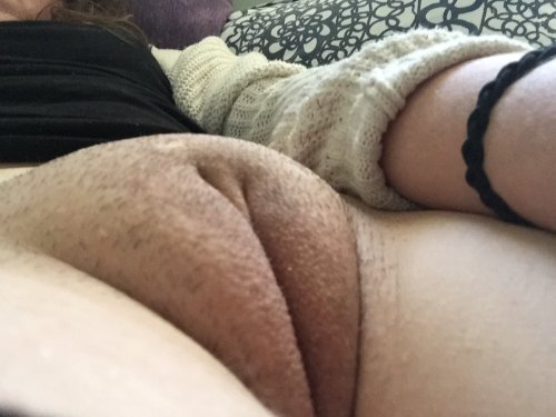 memoirs-of-a-dirty-kleenex:  nb231:  SHAVED  Magnificent  Beautiful fat pussy!!!