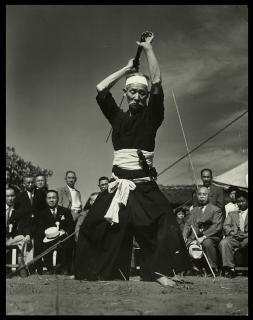 theblindninja: - The Japanese dancer Bonzan Watanabe performs a Shinto ritual dance to revive the ar