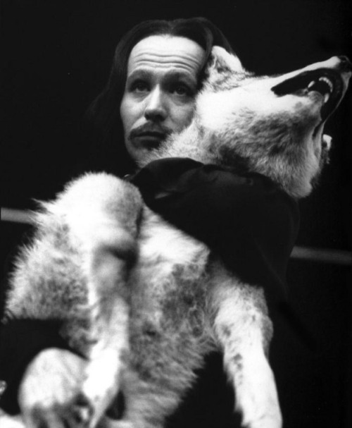 vixensandmonsters:  Gary Oldman on the set of Bram Stoker’s Dracula (1992) 
