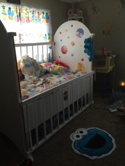 cookiegoesrawrrr:  atxab:  Now there’s a well slept in crib!  Cookie Monster!!!!