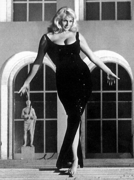 vintagegeekculture:Anita Ekberg as a giant woman in Fellini’s segment of Boccaccio ‘70. 