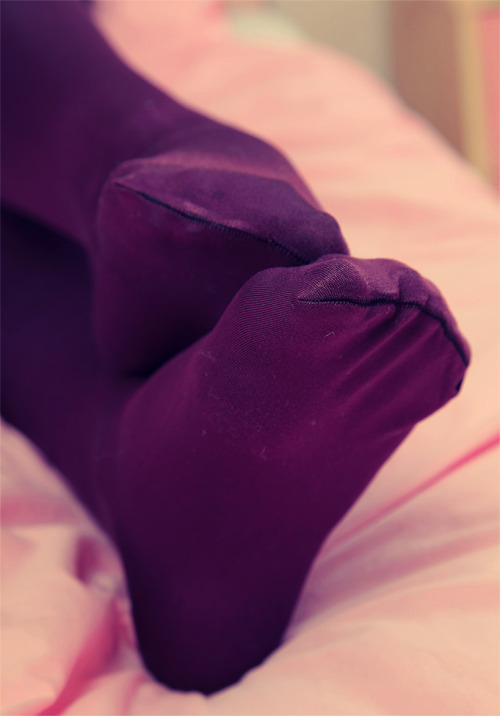 http://tights-details.tumblr.com/post/135450233013