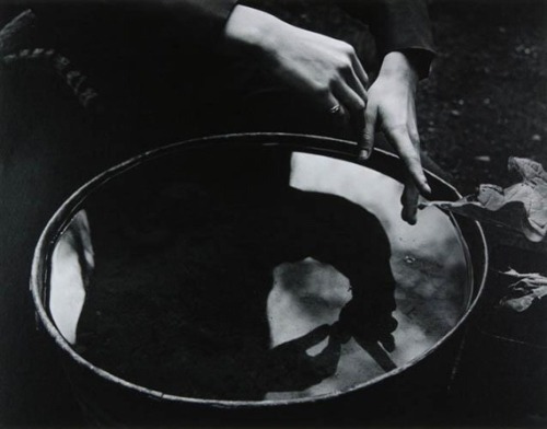 zzzze: Imogen Cunningham, Eiko’s Hands, 1971