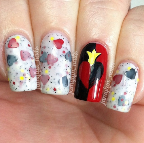 nailpornography:  alice in wonderland 