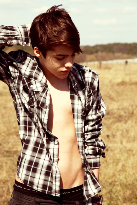 boyrevoir:  Follow for more cute, hot &amp; sexy boys (http://boyrevoir.tumblr.com/)