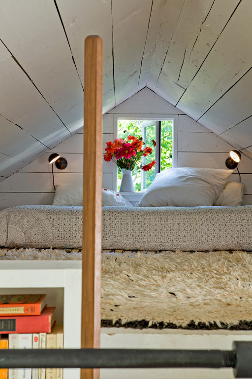 tinyhousetown:  A reclaimed 540-square-feet home located 15 minutes north of Portland,