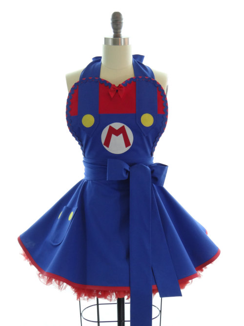 geekpinata:  Adorable geeky aprons from Bambino Amore. Spotted thanks to Set to Stunning.  