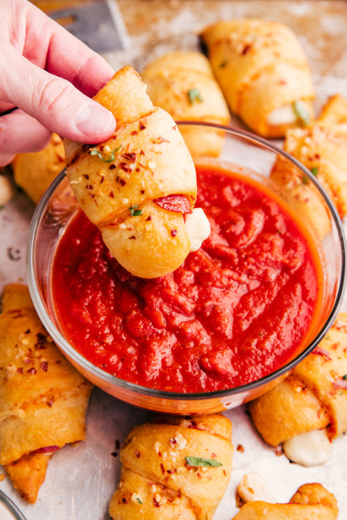 verticalfood:Crescent Pizza Rolls