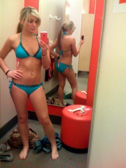 effinhotstuff:  Changing room