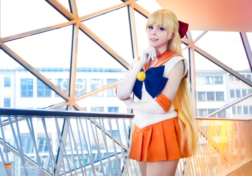  My Sailor Venus (Sailor Moon Classic) costume <3!~~make-up, model by me (http://facebook.com/cal