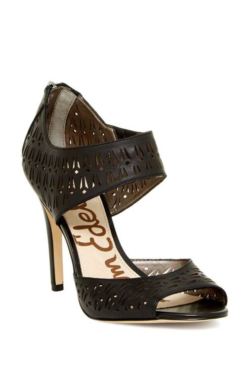 wantering-heels:Alva SandalSee what’s on sale from Nordstrom Rack on Wantering. Princess wants