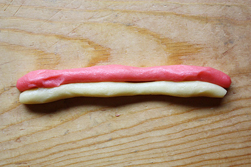 sketchinfun:  thecakebar:  Candy Cane Cookies Tutorial {click link for full tutorial}
