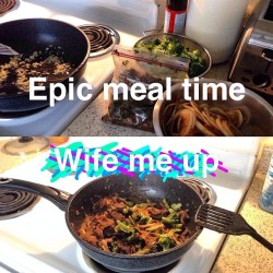 🙇🍴Haha if I had a girlfriend, she&rsquo;d never go hungry. #shitsandgiggles #notsoepicmealtime #allforme #foodforliketwoweeks