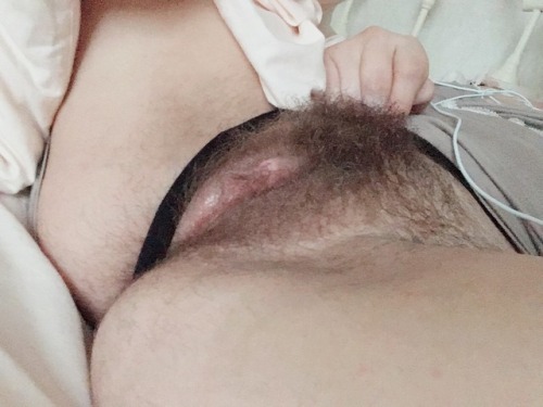 sweettoy13: I’ll grow my twat hairs so long that it will be impossible to find my clit in there