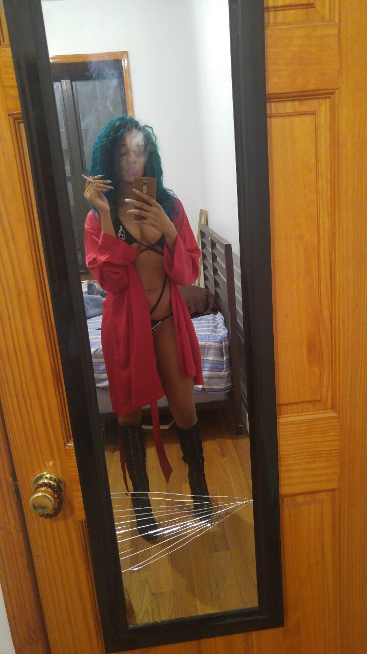 woodmeat:  bae-stop-playin:iverbz:billiehollibae:Who let me drink.?excuse me miss